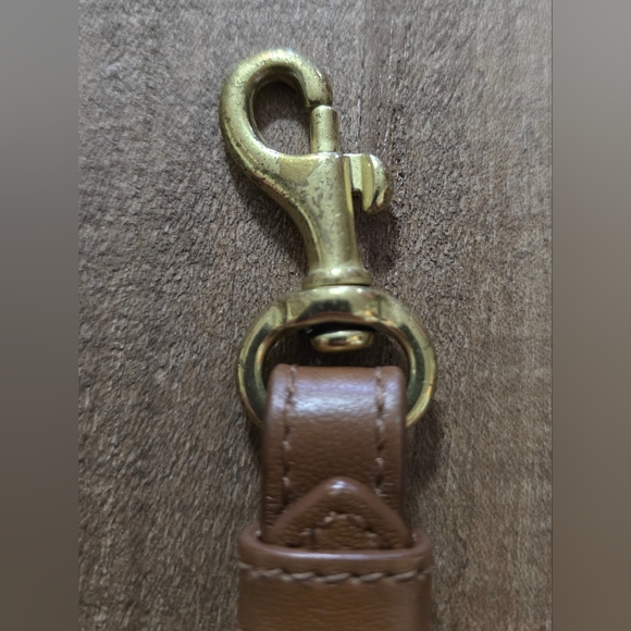 Coach Keyring Buckle Brown Leather Strap Clasp Gold Toned Hardware - Picture 4 of 11